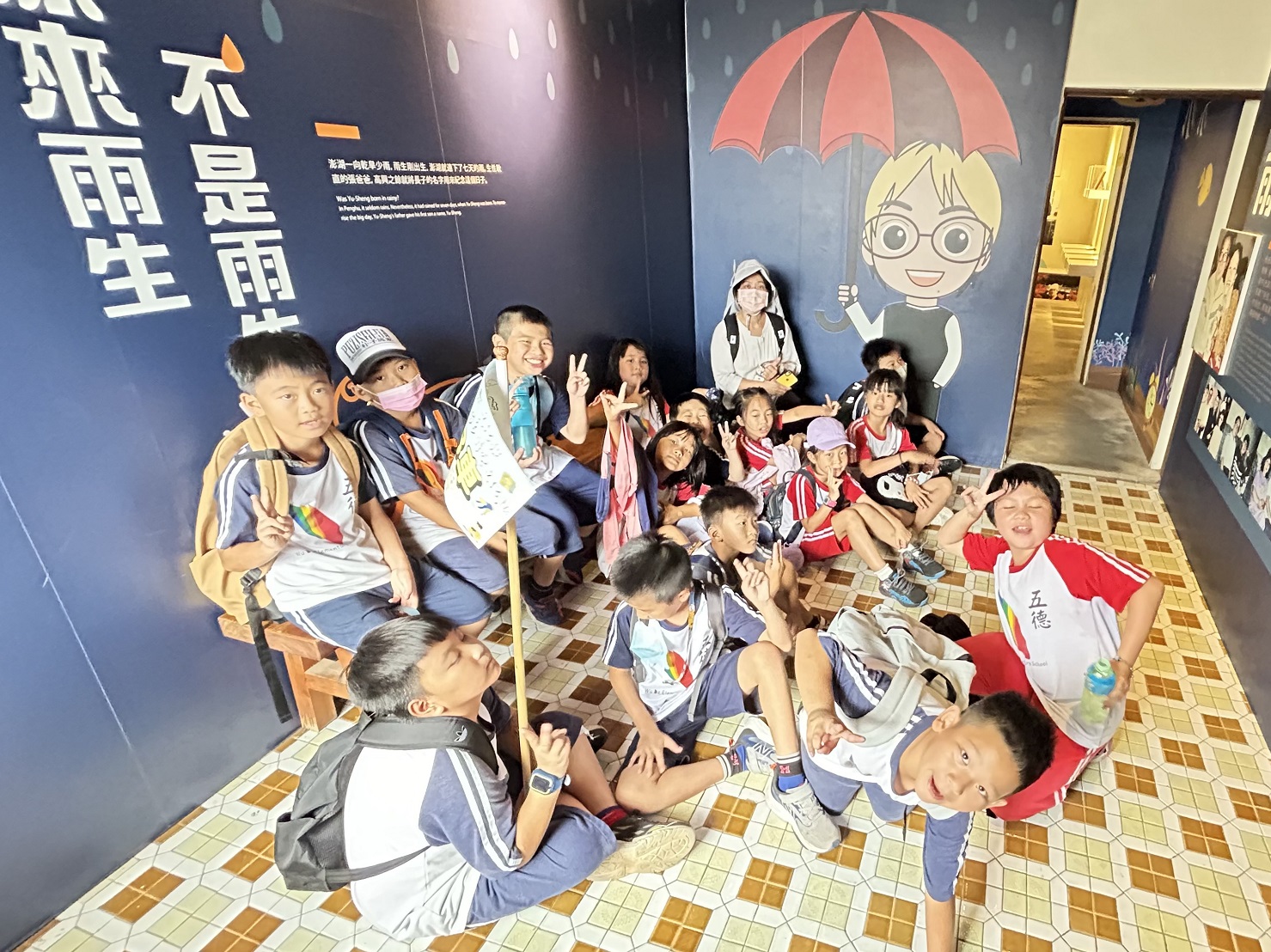 07_參觀新竹241藝術空間當期特展的大合影